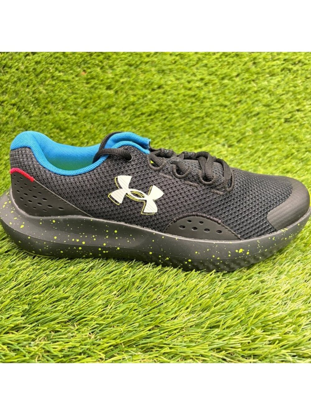 Under Armour Surge 4 BGS Boys Size 7Y Black Blue Athletic Running Shoes Sneakers